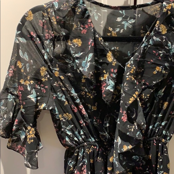 Black ruffled floral dress - Picture 2 of 3